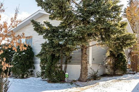 Buying a home call or text Red Deer Realtor Donna Empringham 403 872 0105